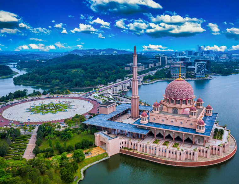 Experience the Best of Malaysia and Singapore with our 6 Nights/7 Days Package!